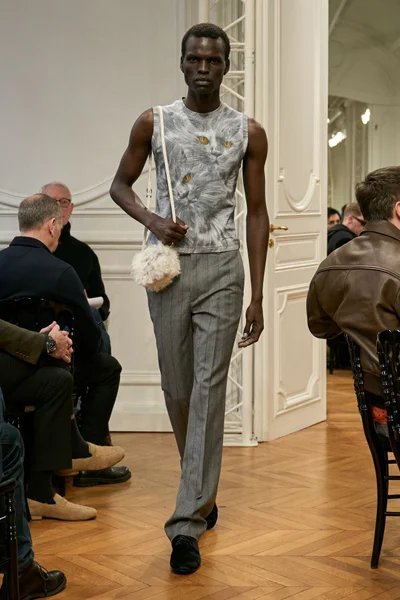 Look 18